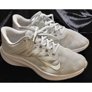 Nike Womens Quest 3 Running Shoes Gray CD0232-004 Mesh Low Top Metallic Logo 6M